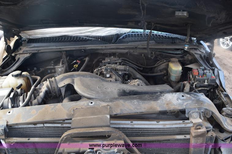 image for item E6113 2002 Chevrolet Tahoe SUV