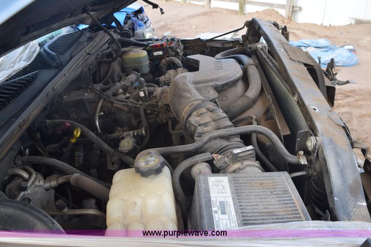 image for item E6113 2002 Chevrolet Tahoe SUV