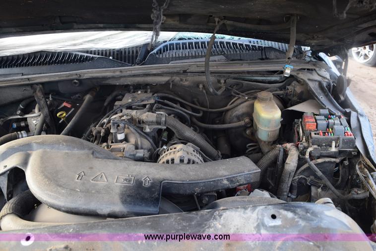 image for item E6113 2002 Chevrolet Tahoe SUV