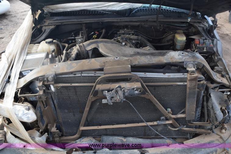 image for item E6113 2002 Chevrolet Tahoe SUV