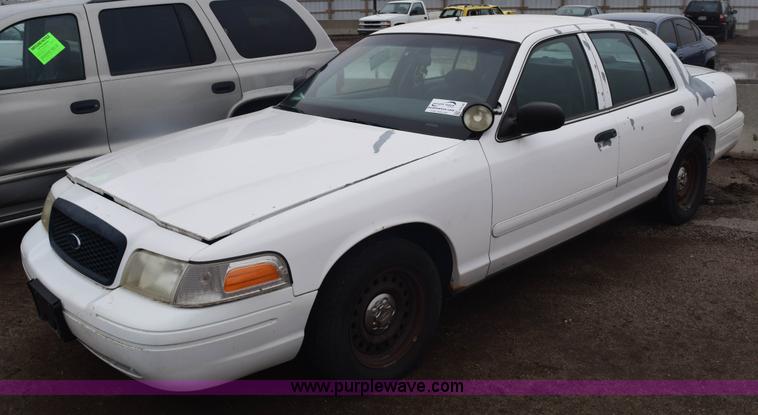 image for item E6129 2001 Ford Crown Victoria