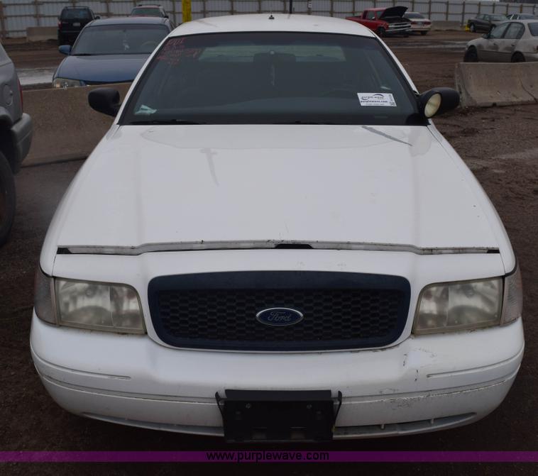 image for item E6129 2001 Ford Crown Victoria