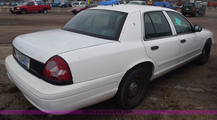 image for item E6129 2001 Ford Crown Victoria