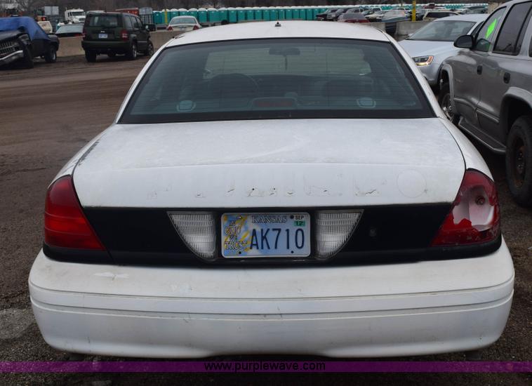 image for item E6129 2001 Ford Crown Victoria