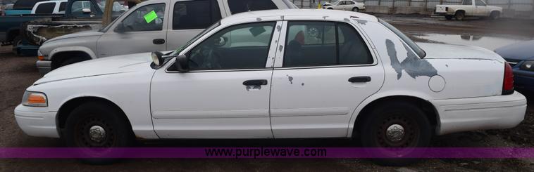 image for item E6129 2001 Ford Crown Victoria