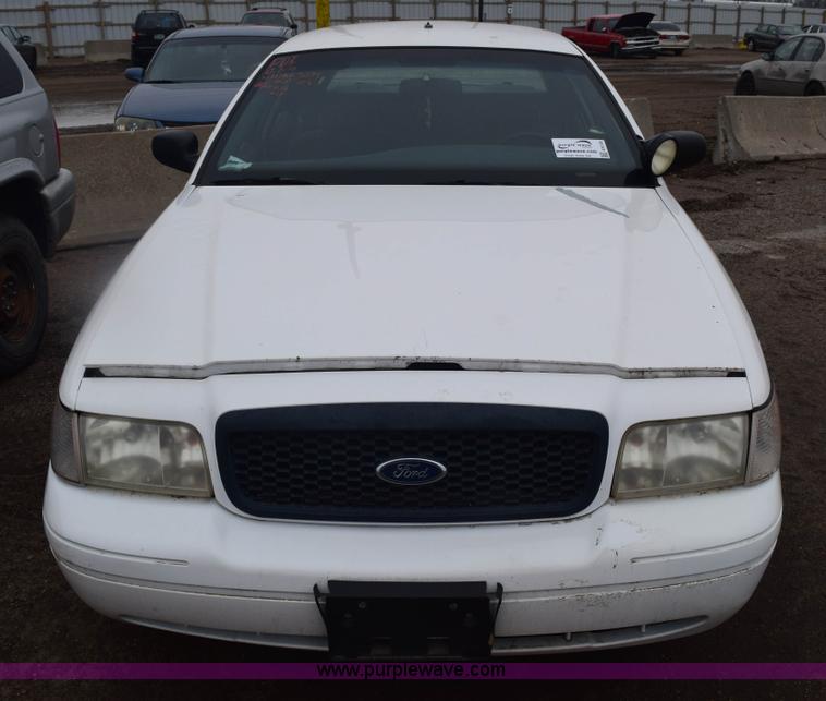 image for item E6129 2001 Ford Crown Victoria