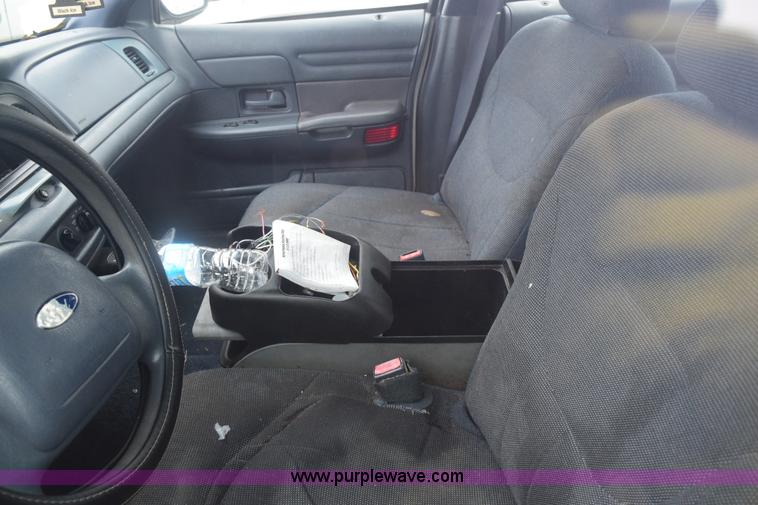 image for item E6129 2001 Ford Crown Victoria