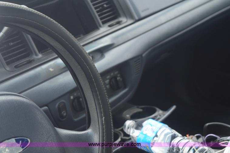 image for item E6129 2001 Ford Crown Victoria