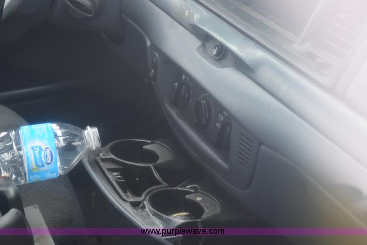 image for item E6129 2001 Ford Crown Victoria