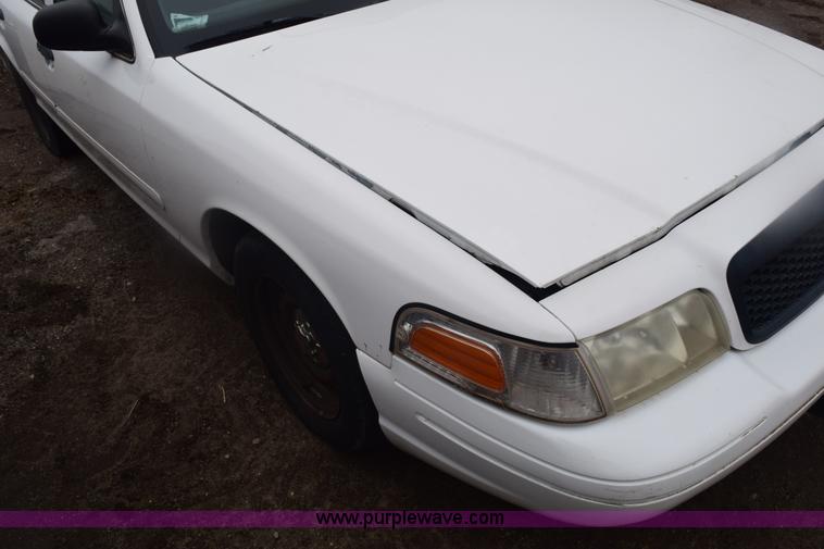 image for item E6129 2001 Ford Crown Victoria