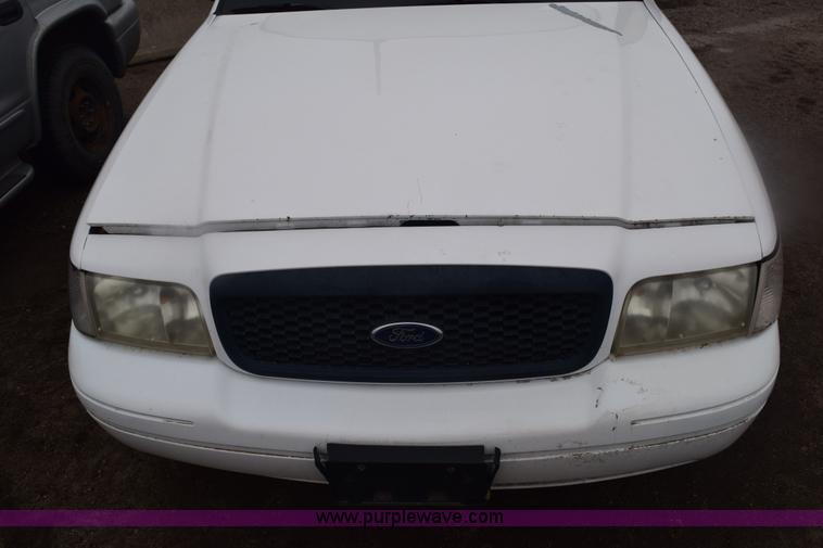 image for item E6129 2001 Ford Crown Victoria