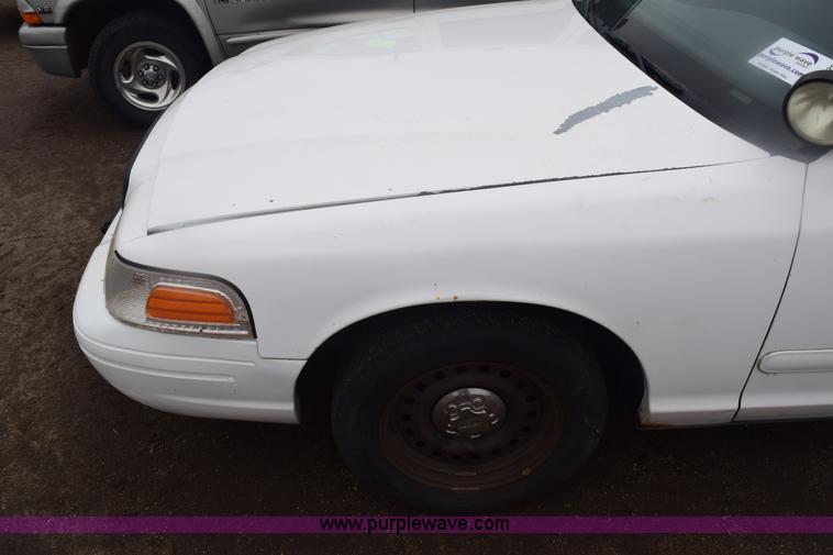 image for item E6129 2001 Ford Crown Victoria