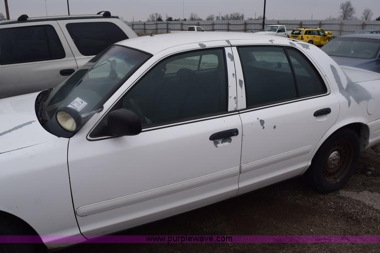 image for item E6129 2001 Ford Crown Victoria