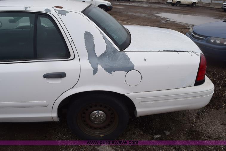 image for item E6129 2001 Ford Crown Victoria