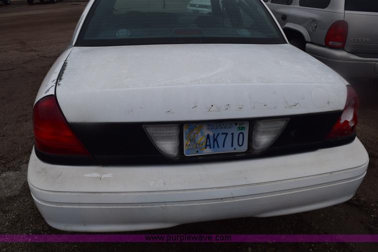 image for item E6129 2001 Ford Crown Victoria