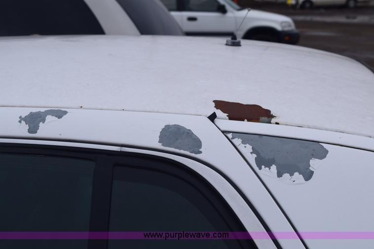 image for item E6129 2001 Ford Crown Victoria