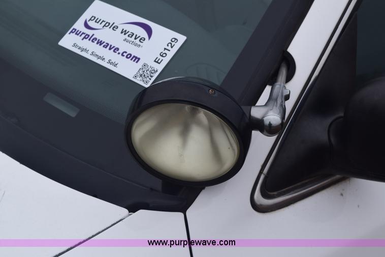 image for item E6129 2001 Ford Crown Victoria