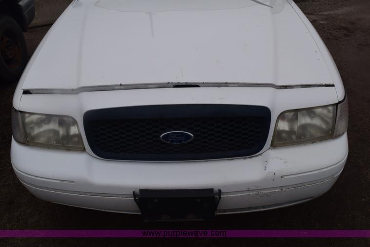 image for item E6129 2001 Ford Crown Victoria