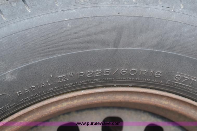 image for item E6129 2001 Ford Crown Victoria