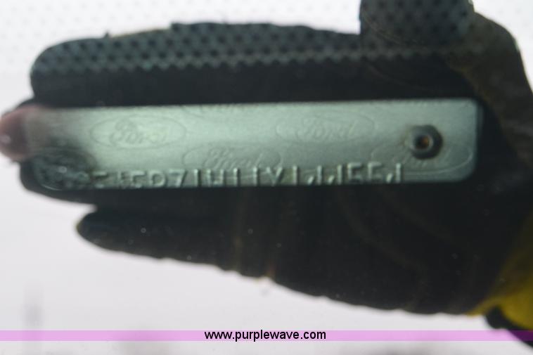 image for item E6129 2001 Ford Crown Victoria