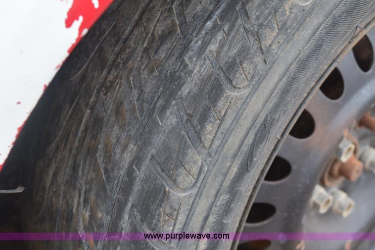 image for item E6130 2000 Dodge Neon