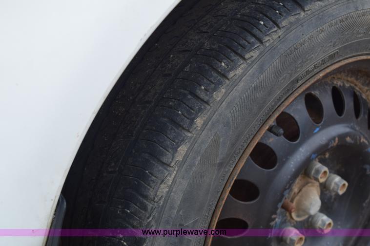 image for item E6130 2000 Dodge Neon