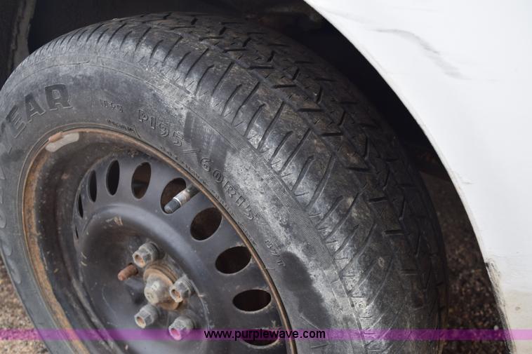 image for item E6130 2000 Dodge Neon