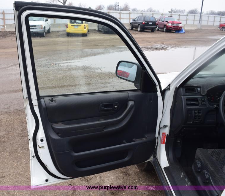 image for item E6131 2001 Honda CR-V LX SUV