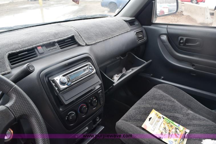 image for item E6131 2001 Honda CR-V LX SUV