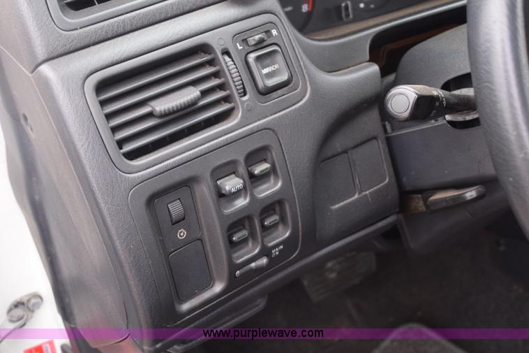 image for item E6131 2001 Honda CR-V LX SUV