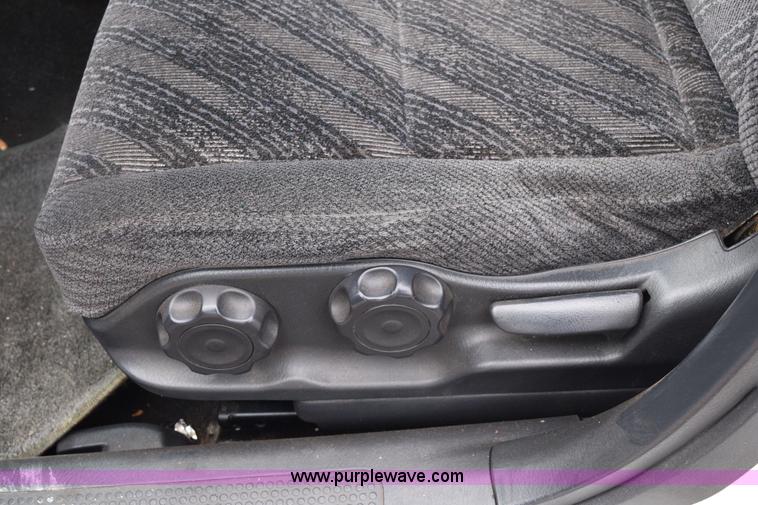 image for item E6131 2001 Honda CR-V LX SUV