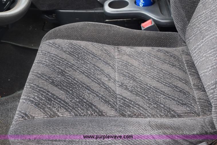 image for item E6131 2001 Honda CR-V LX SUV