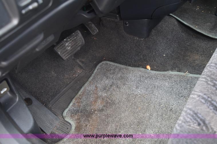 image for item E6131 2001 Honda CR-V LX SUV