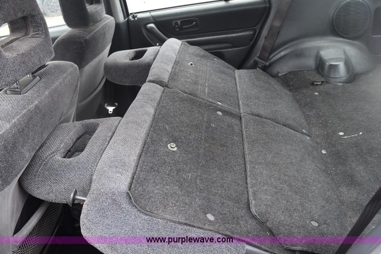 image for item E6131 2001 Honda CR-V LX SUV