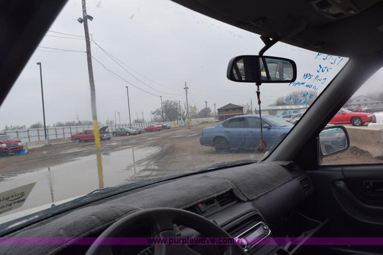 image for item E6131 2001 Honda CR-V LX SUV