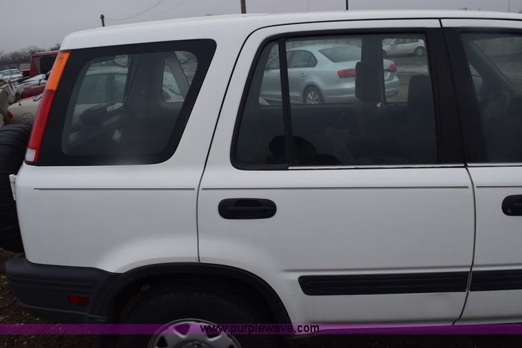 image for item E6131 2001 Honda CR-V LX SUV