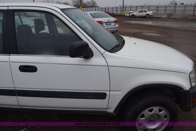 image for item E6131 2001 Honda CR-V LX SUV