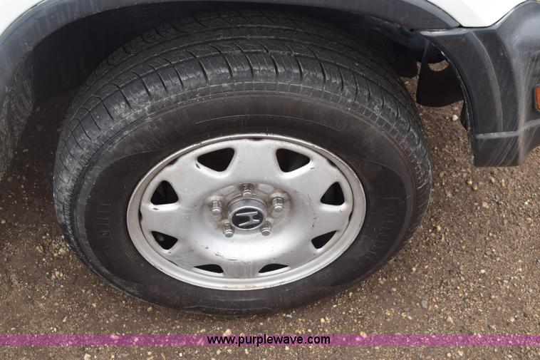 image for item E6131 2001 Honda CR-V LX SUV