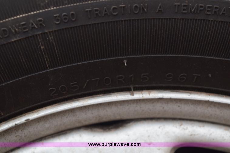 image for item E6131 2001 Honda CR-V LX SUV