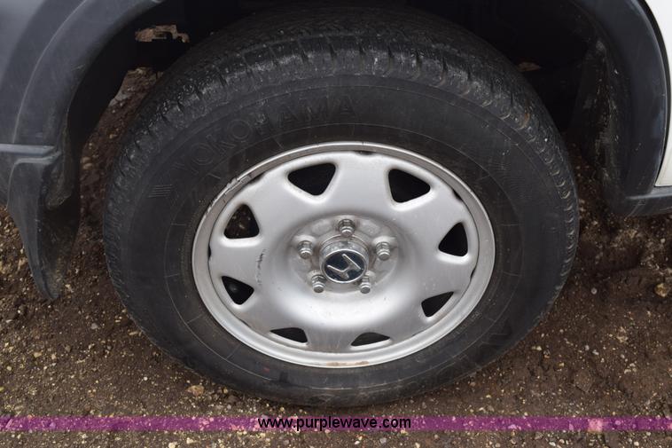 image for item E6131 2001 Honda CR-V LX SUV