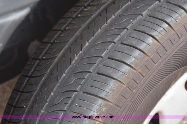 image for item E6131 2001 Honda CR-V LX SUV