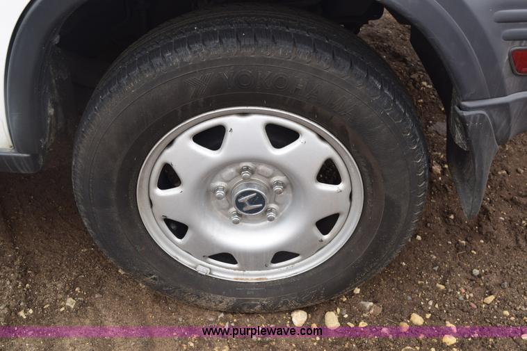 image for item E6131 2001 Honda CR-V LX SUV