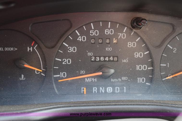 image for item E6158 1998 Ford Taurus LX