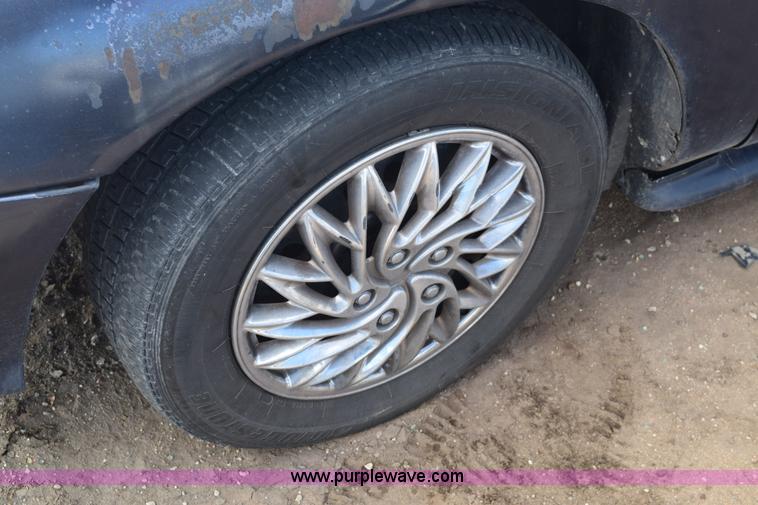 image for item E6158 1998 Ford Taurus LX