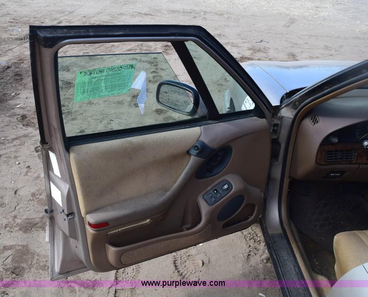 image for item E6160 1993 Pontiac Bonneville SE