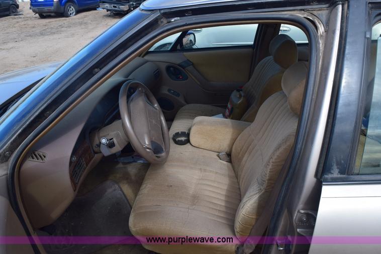 image for item E6160 1993 Pontiac Bonneville SE