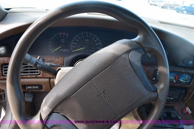 image for item E6160 1993 Pontiac Bonneville SE