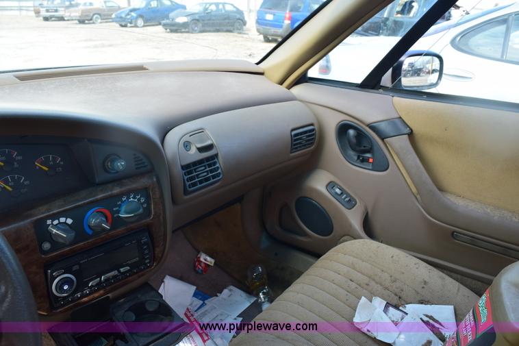 image for item E6160 1993 Pontiac Bonneville SE