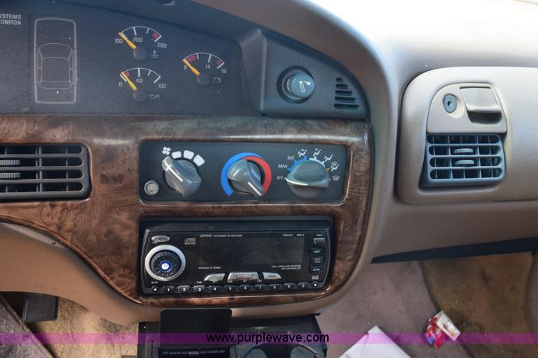 image for item E6160 1993 Pontiac Bonneville SE