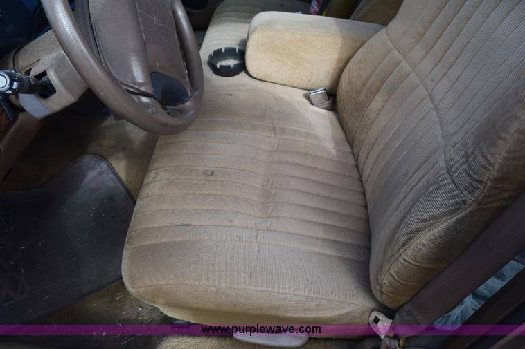 image for item E6160 1993 Pontiac Bonneville SE